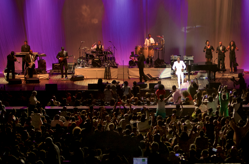 Charlie Wilson at the Mann Center Lighting by Clear Sound